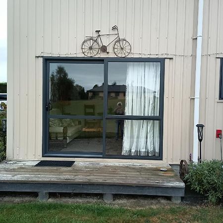 Flying Plate Saloon Apartamento Waimate Exterior foto