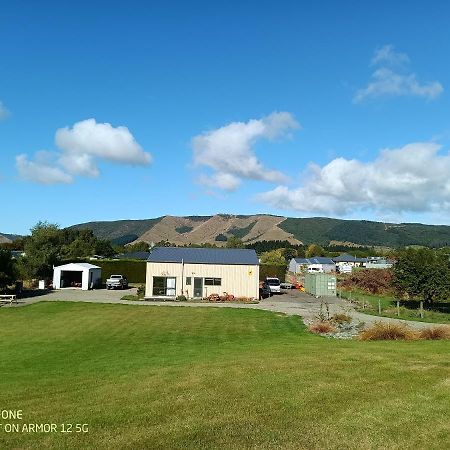 Flying Plate Saloon Apartamento Waimate Exterior foto